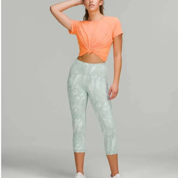 Lululemon Swift Speed Capri High Rise Cropped Leggings Pants 21" Chevron Blue 6 - Picture 2 of 9